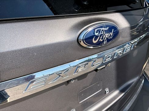 Used 2014 Ford Explorer XLT w/ Equipment Group 202A FWD image 30