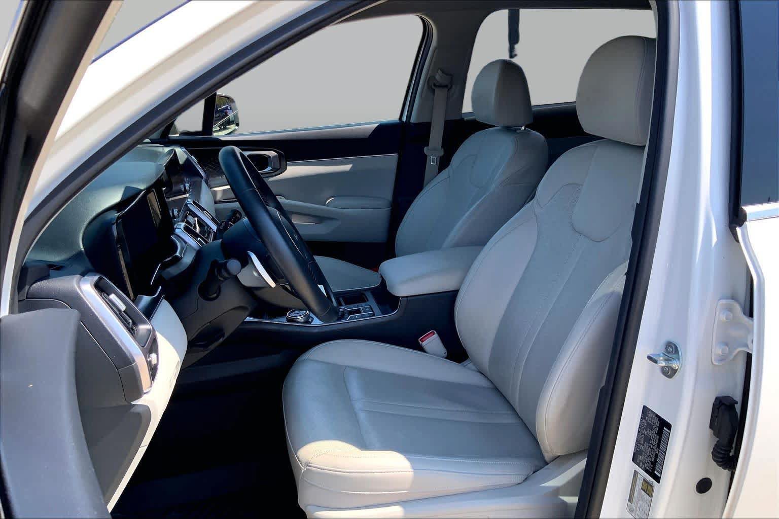 Used 2024 Kia Sorento EX AWD/4WD image 8