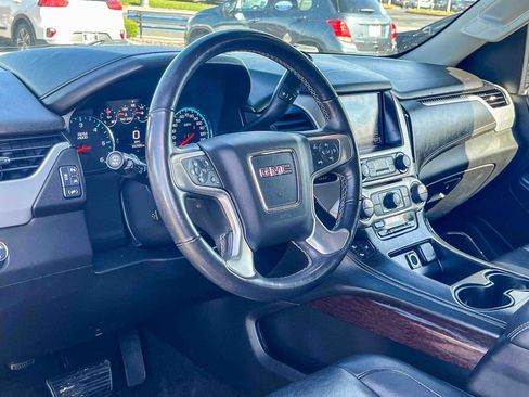 Used 2023 GMC Acadia AT4 image 8