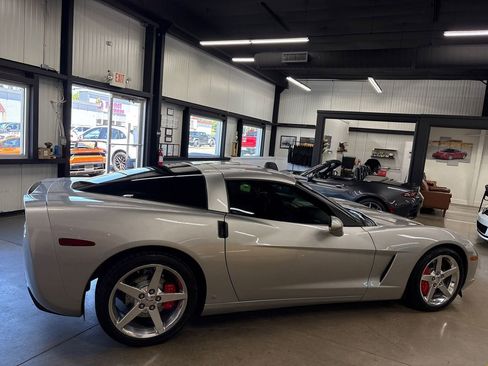 Used 2006 Chevrolet Corvette Coupe w/ Preferred Equipment Group RWD image 13