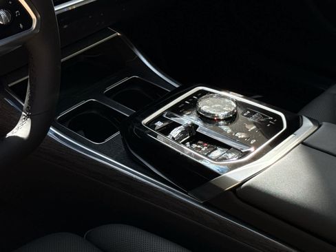 Used 2026 BMW 740i xDrive w/ Premium Package AWD/4WD image 15