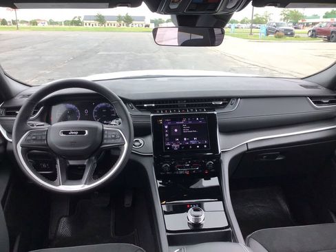 New 2025 Jeep Grand Cherokee 4WD image 22