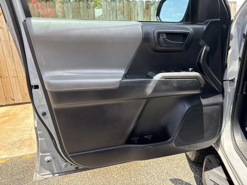 Used 2020 Toyota Tacoma SR5 w/ SR5 Appearance Package (SM) RWD image 23
