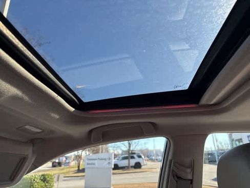 Used 2011 Toyota Camry XLE image 4