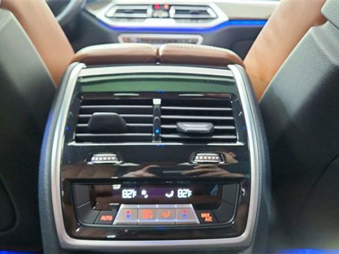 Used 2022 BMW X6 xDrive40i w/ Executive Package image 55