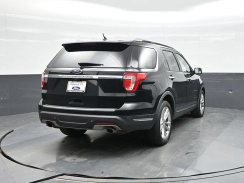 Used 2018 Ford Explorer Limited w/ Equipment Group 301A FWD image 4