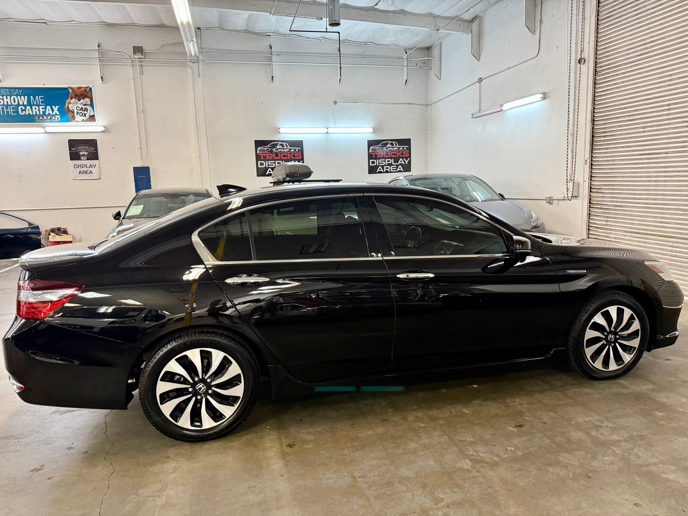 Used 2017 Honda Accord Touring image 4