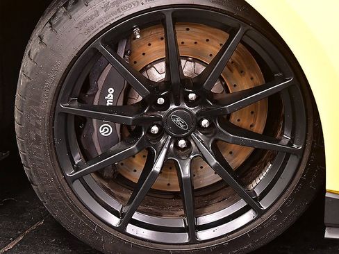 Used 2016 Ford Mustang Shelby GT350 w/ Track Package image 9