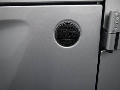 Used 2022 Jeep Gladiator Willys image 25