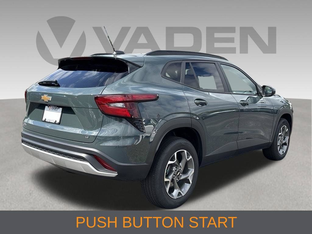 Used 2025 Chevrolet Trax LT FWD image 6