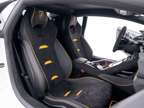 Used 2023 Lamborghini Huracan Tecnica RWD image 30