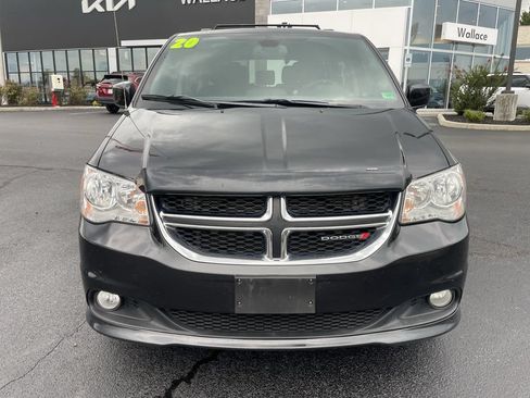 Used 2020 Dodge Grand Caravan SXT FWD image 2
