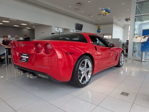 Used 2007 Chevrolet Corvette Coupe w/ Preferred Equipment Group RWD image 7