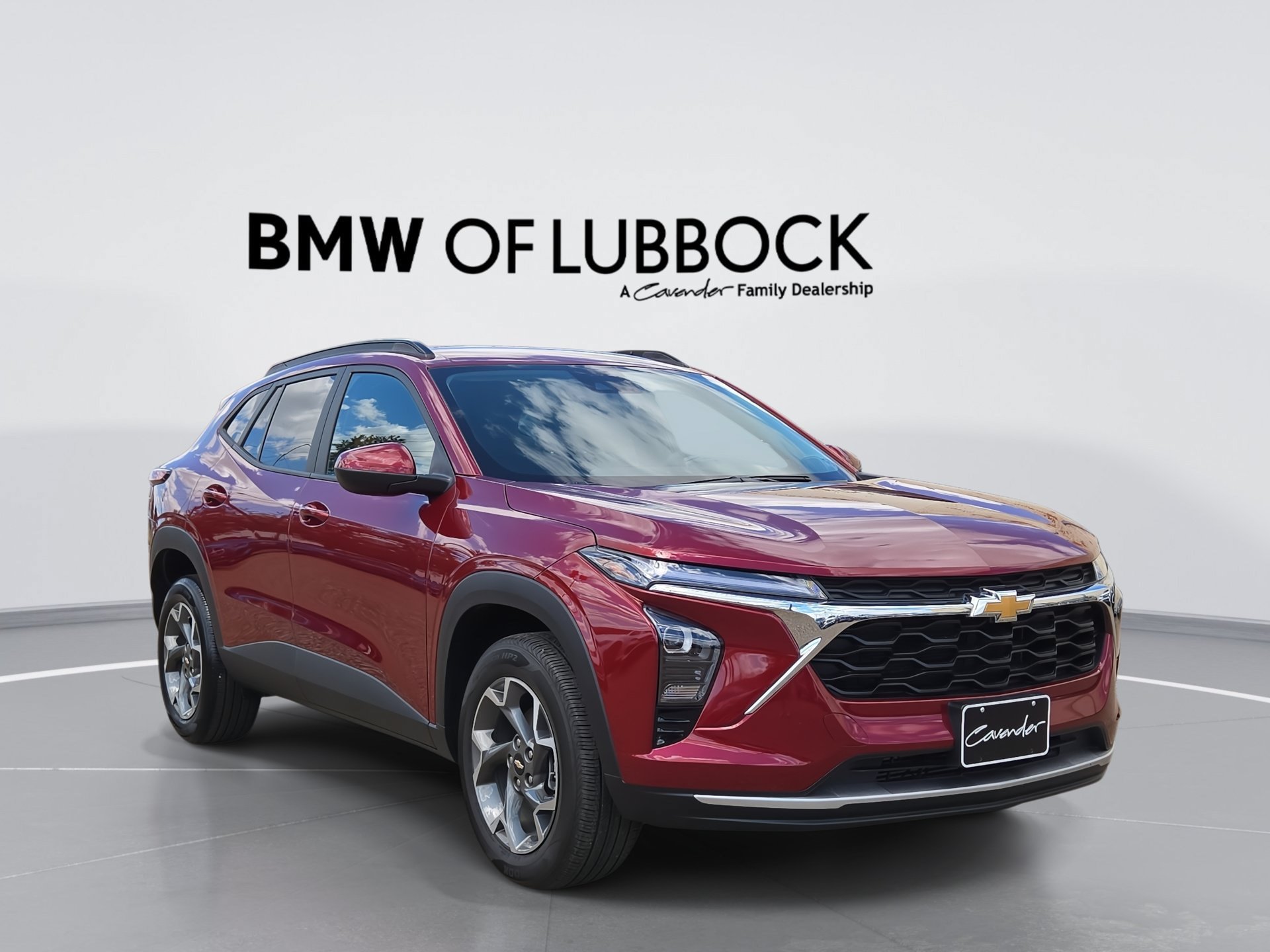 Used 2025 Chevrolet Trax LT FWD image 1