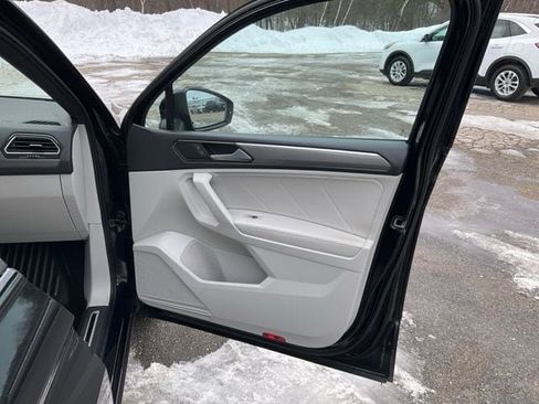 Used 2023 Volkswagen Tiguan SE R-Line image 19