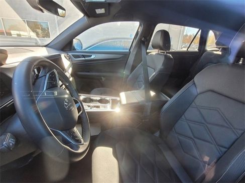 Used 2024 Volkswagen Atlas Cross Sport SE image 8