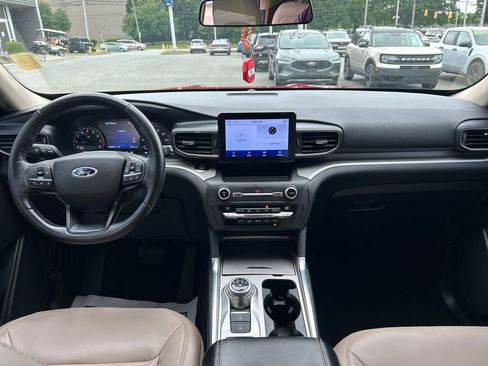 Used 2020 Ford Explorer XLT w/ Equipment Group 202A RWD image 14