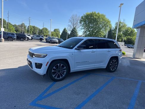 Used 2024 Jeep Grand Cherokee Overland w/ Luxury Tech Group IV AWD/4WD image 9