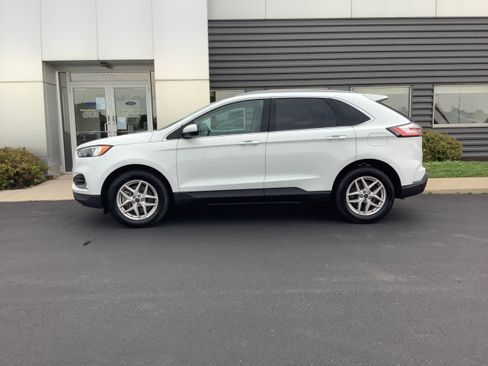 Used 2023 Ford Edge SEL w/ Convenience Package AWD/4WD image 2
