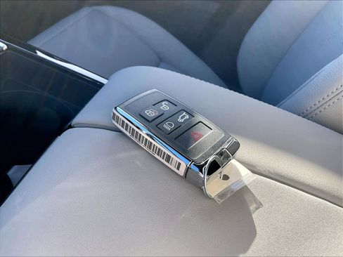 New 2026 Land Rover Range Rover Velar Dynamic SE image 35