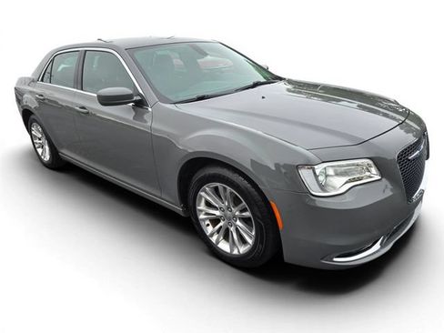Used 2019 Chrysler 300 Touring w/ Driver Convenience Group RWD image 1