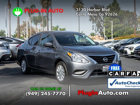 Used 2017 Nissan Versa SV image 3