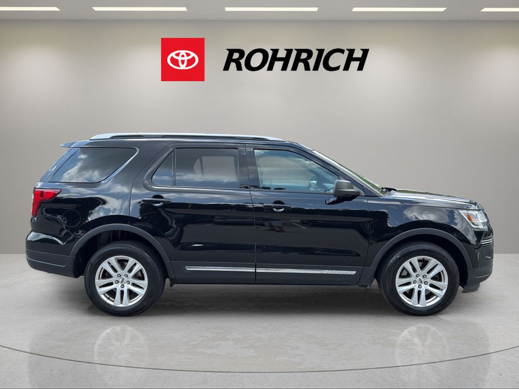 Used 2018 Ford Explorer XLT AWD/4WD image 5