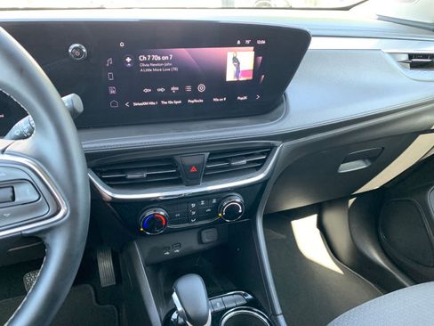 Used 2025 Buick Encore GX Preferred image 18