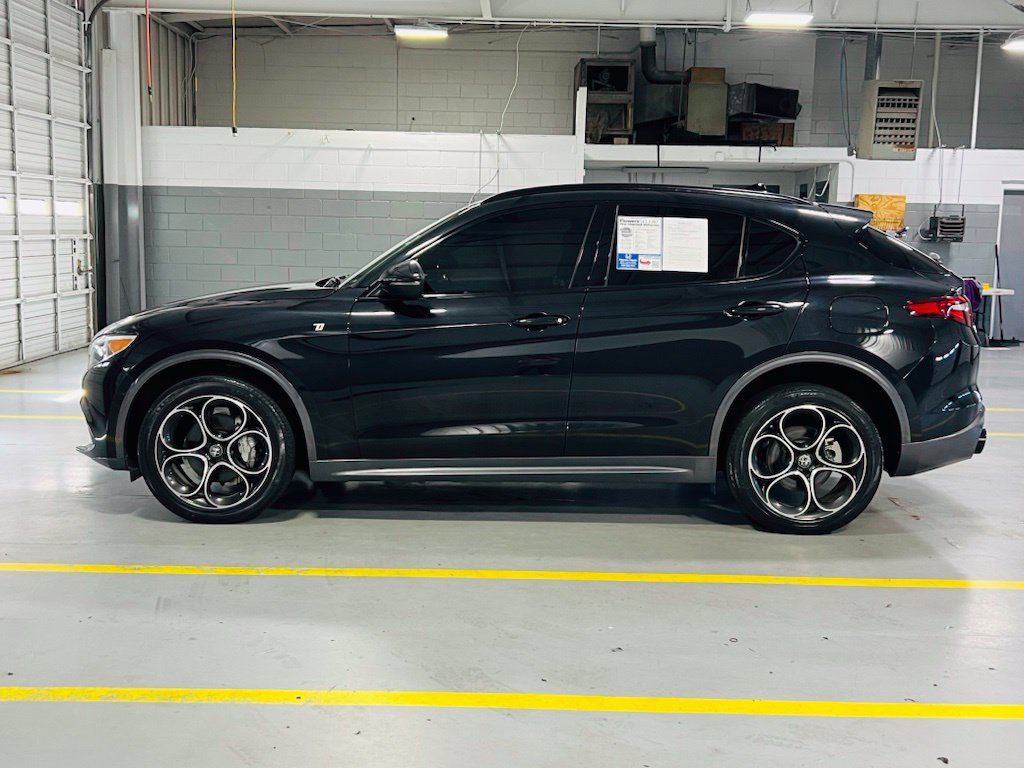 Used 2023 Alfa Romeo Stelvio Ti AWD/4WD image 18