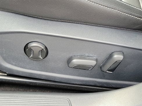 Used 2024 Volkswagen Jetta SE image 20