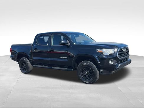 Used 2019 Toyota Tacoma SR5 AWD/4WD image 2