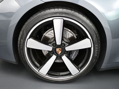 Certified 2025 Porsche 911 Carrera RWD image 30
