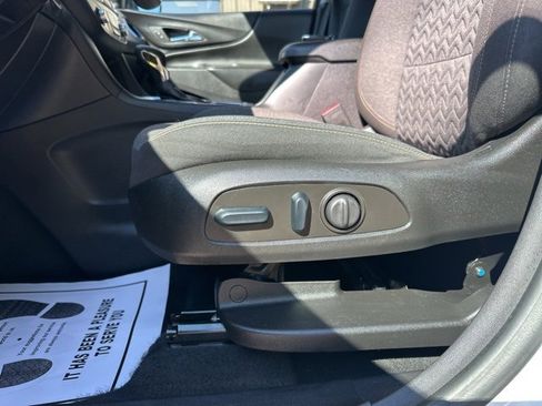 Used 2023 Chevrolet Equinox LT image 29