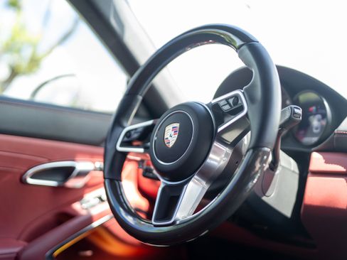 Used 2025 Porsche 718 Cayman RWD image 20