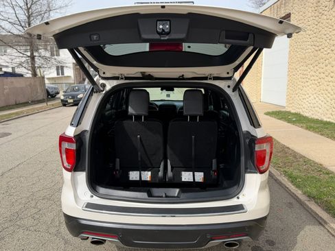 Used 2018 Ford Explorer XLT w/ Equipment Group 202A image 12