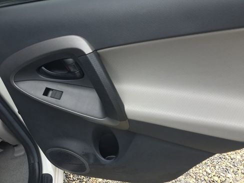 Used 2012 Toyota RAV4 Limited image 16