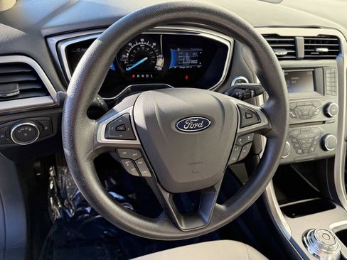 Used 2018 Ford Fusion S image 18