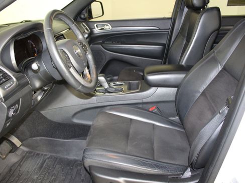 Used 2019 Jeep Grand Cherokee Altitude image 5