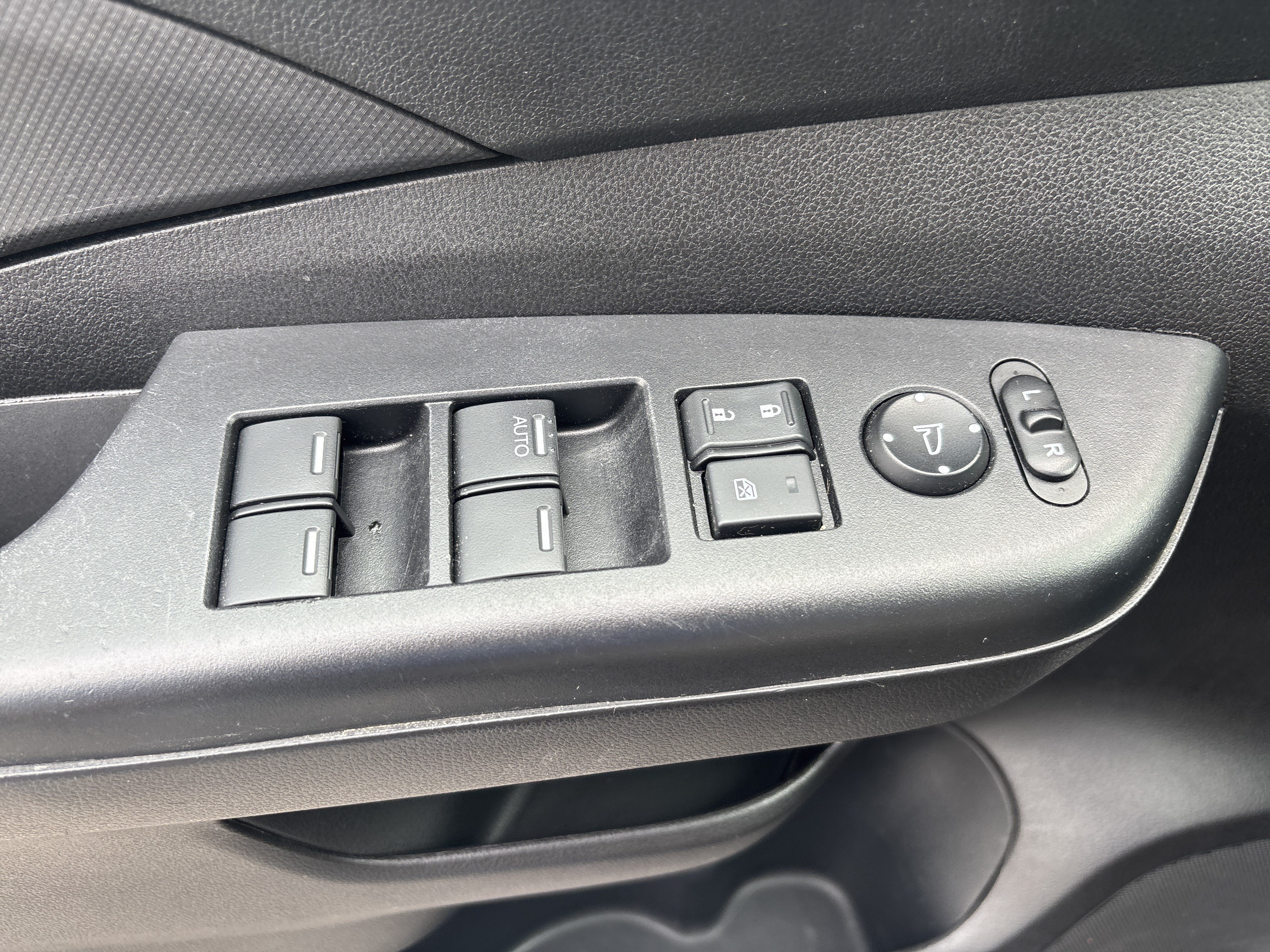 Used 2015 Honda CR-V LX image 23