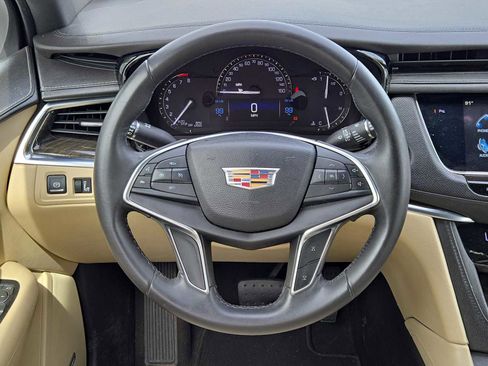 Used 2017 Cadillac XT5 FWD image 18