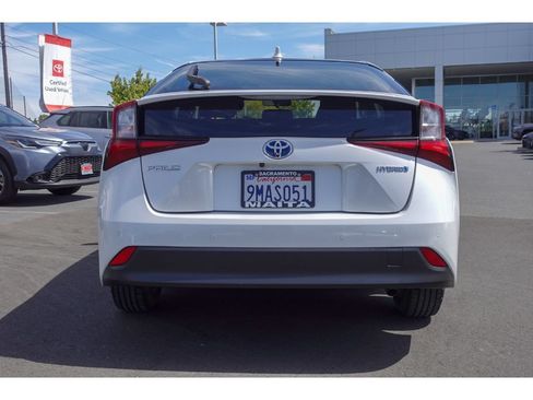 Used 2022 Toyota Prius LE FWD image 5