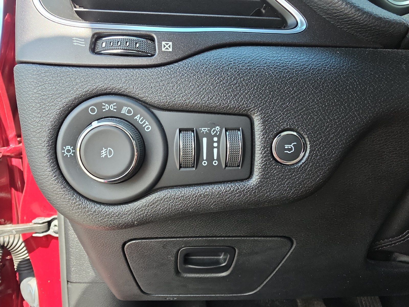 Used 2021 Jeep Cherokee Trailhawk w/ Sun, Sound & Nav Group AWD/4WD image 23