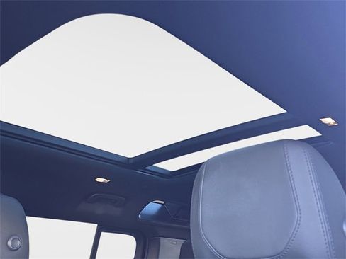 Used 2024 Land Rover Defender 110 S image 28