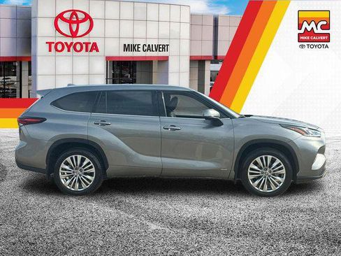 Certified 2026 Toyota Highlander Platinum AWD/4WD image 6