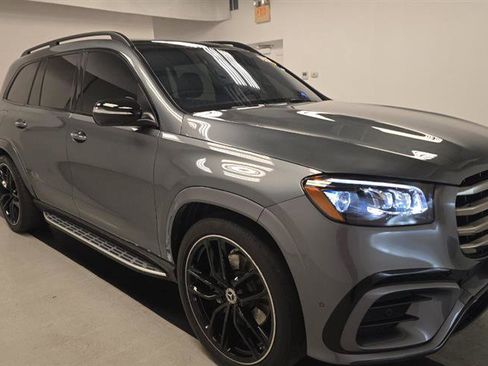 Used 2024 Mercedes-Benz GLS 450 4MATIC image 3
