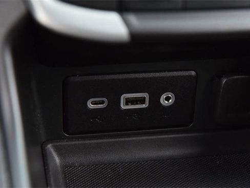 Used 2023 GMC Terrain SLE w/ Driver Convenience Package image 16