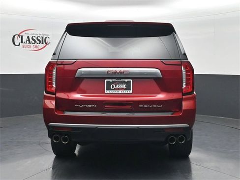 Used 2021 GMC Yukon Denali w/ Denali Premium Package image 8