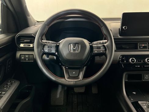 Used 2025 Honda Pilot TrailSport image 13