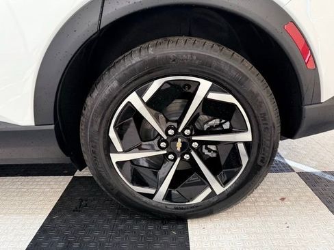 New 2026 Chevrolet Equinox EV LT image 11