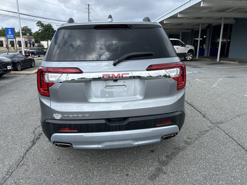 Used 2023 GMC Acadia SLT w/ Technology Package FWD image 6